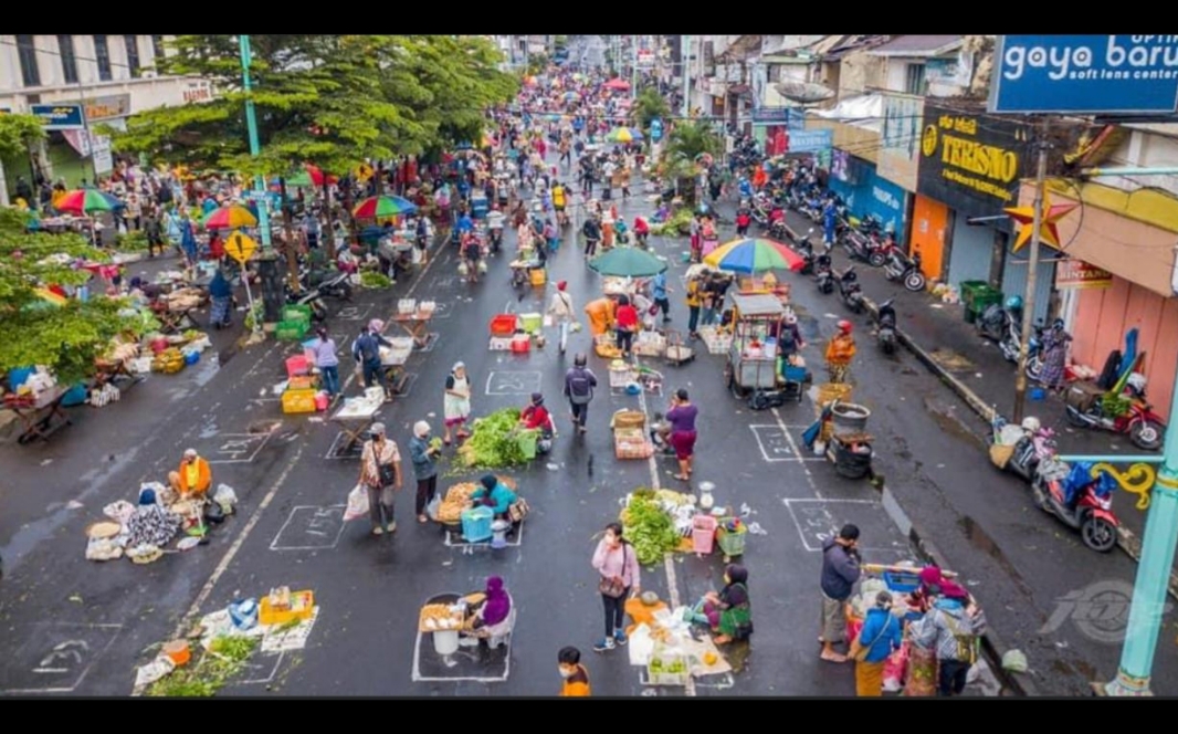 Gambar Ganjar Pranowo Minta Pasar Rakyat di Jawa Tengah Menerapkan Physical DIstancing